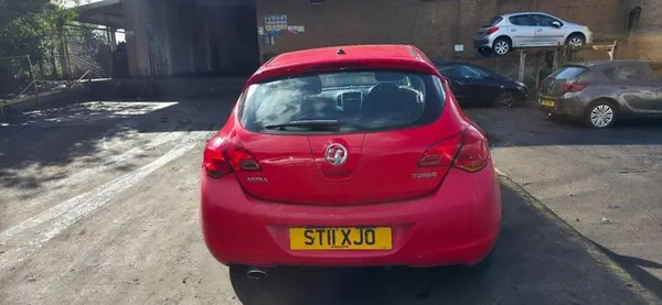 Takavalot Opel Astra J 2011 13262019 image 5