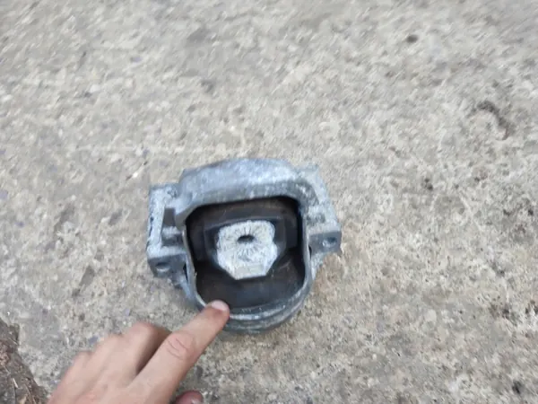 Moottorin Kiinnike Audi A4 B8 8R0199381AD image 2