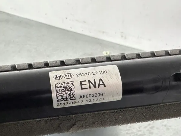 Radiador KIA Optima 2018 Híbrido OEM 25310E6100 image 2