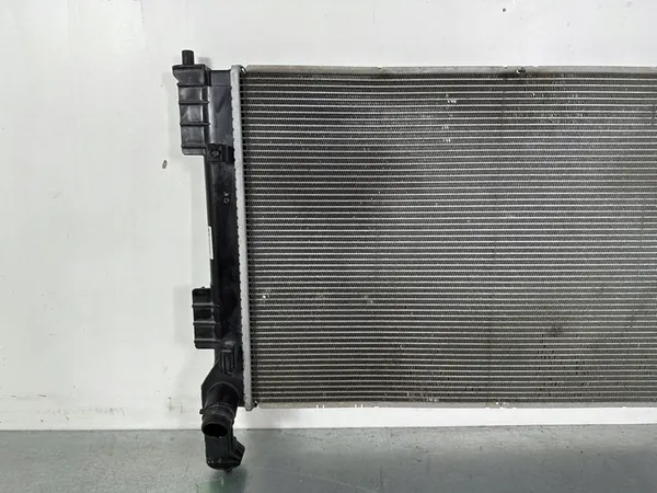 Radiador KIA Optima 2018 Híbrido OEM 25310E6100 image 3