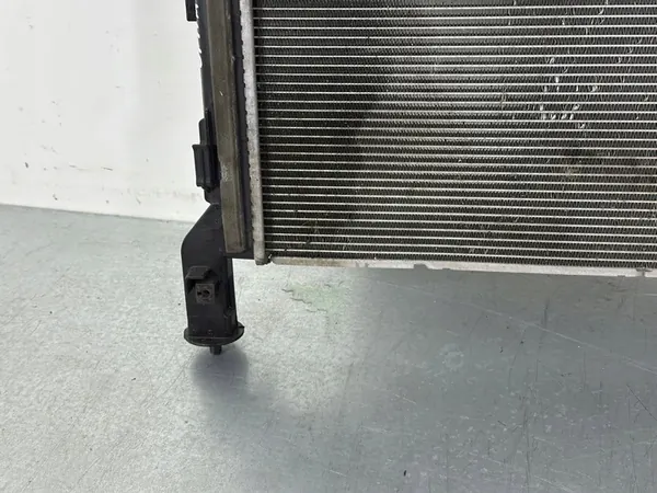 Radiador KIA Optima 2018 Híbrido OEM 25310E6100 image 4