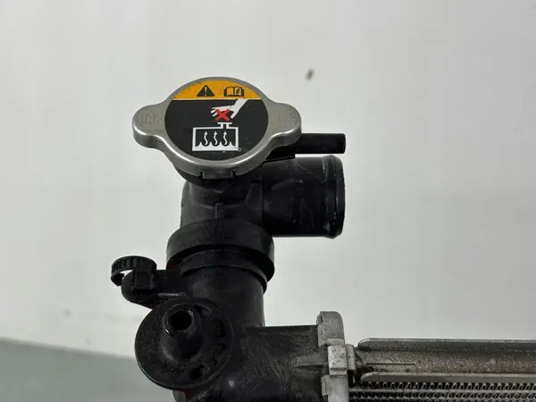 Radiador KIA Optima 2018 Híbrido OEM 25310E6100 image 5