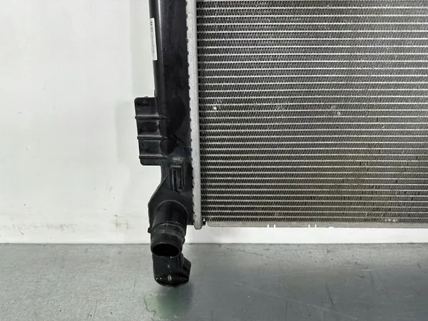 Radiador KIA Optima 2018 Híbrido OEM 25310E6100 image 8