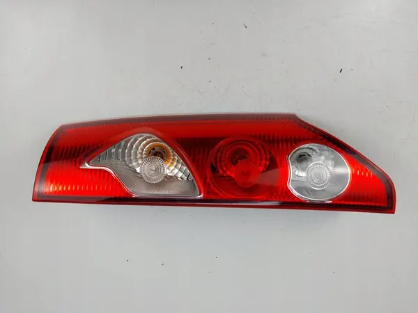 Luz trasera derecha Renault Kangoo II image 2