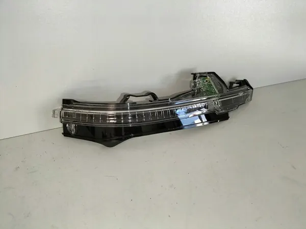 Sinal de Viragem Direito Espelho AUDI Q5 II 16- AUDI Q7 II 15- OEM image 2