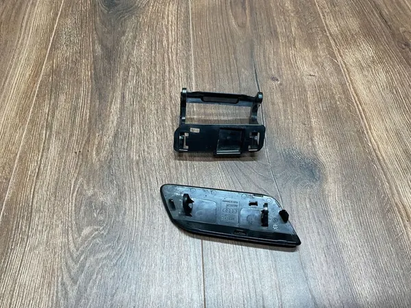 Linker koplampenwasdop S-Line Audi A6 C8 4K0807787 image 4