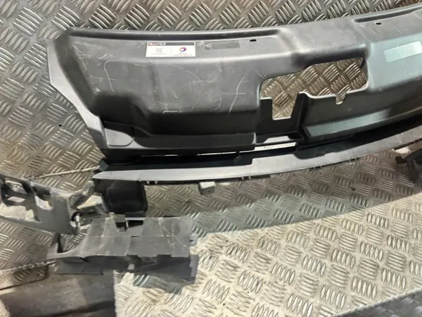 OEM 9810515477 Framstötskåpsförstärkning för Peugeot 208 image 5