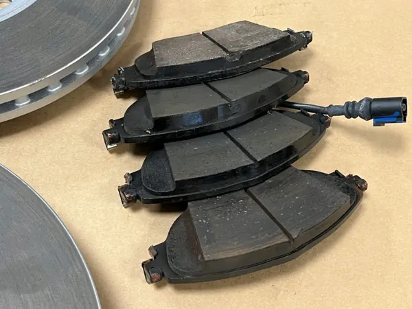 Audi Q3 83A Discos & Pastilhas Dianteiros OEM 5Q0615301G image 7