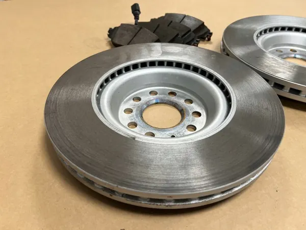 Audi Q3 83A Discos & Pastilhas Dianteiros OEM 5Q0615301G image 8