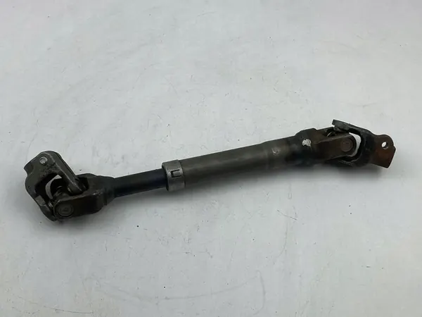 2011 Toyota Auris 150 Universal Joint Drive Shaft / Cross image 3