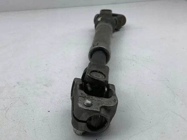 2011 Toyota Auris 150 Universal Joint Drive Shaft / Cross image 4