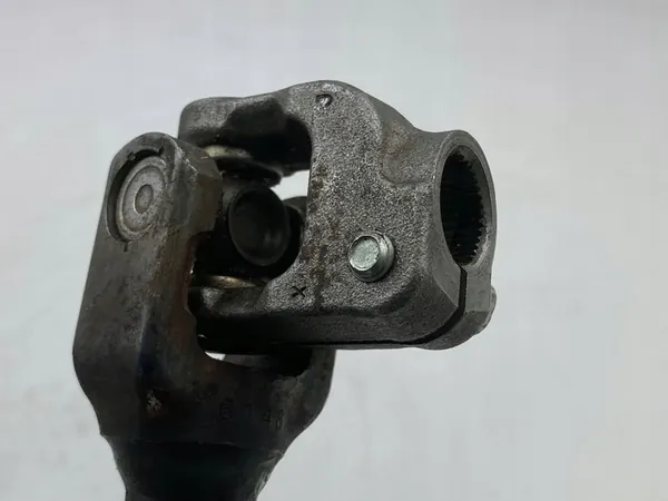 2011 Toyota Auris 150 Universal Joint Drive Shaft / Cross image 6