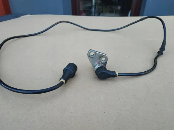 Sensor ABS dianteiro esquerdo OEM 0265001283 Mercedes W124 image 5