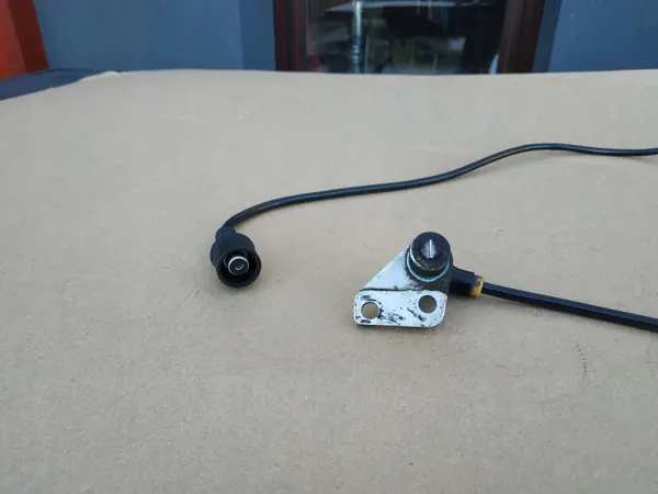 Sensor ABS dianteiro esquerdo OEM 0265001283 Mercedes W124 image 6