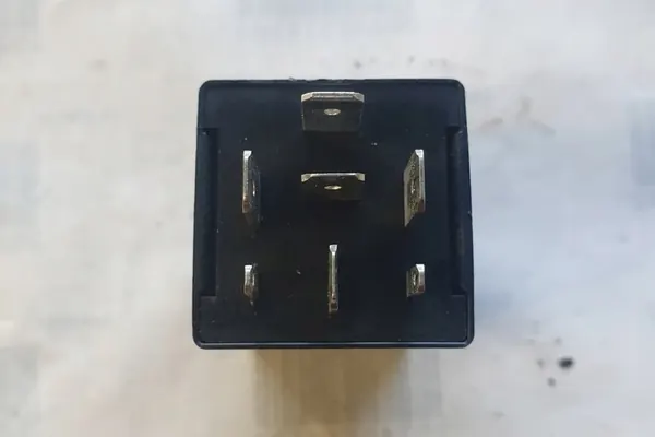 Relä SKODA SUPERB I 2.0L diesel 2005 OEM 3U0959627 image 3