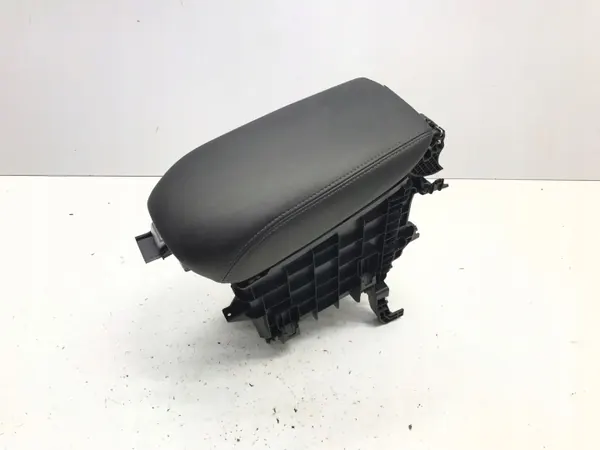 Honda ZR-V 2023 keskikonsolin käsinoja OEM 834003Y0H0 image 2