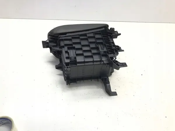 Honda ZR-V 2023 keskikonsolin käsinoja OEM 834003Y0H0 image 4