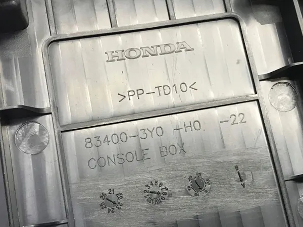 Honda ZR-V 2023 keskikonsolin käsinoja OEM 834003Y0H0 image 8