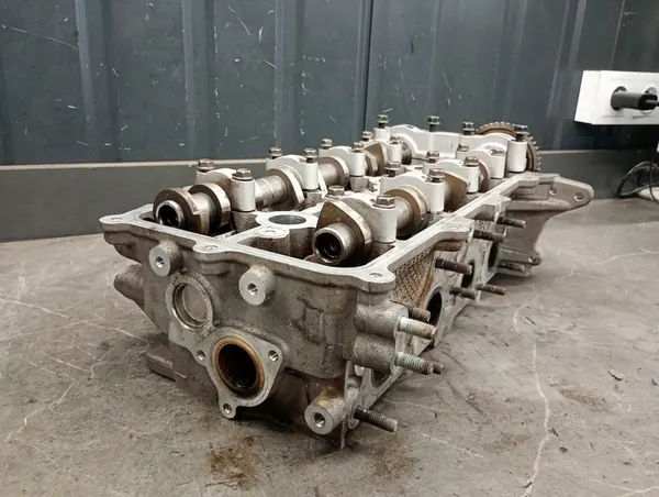 Cylinder Head Kia Venga Hyundai ix20 1.4 16V OEM 24100-2B110 image 6