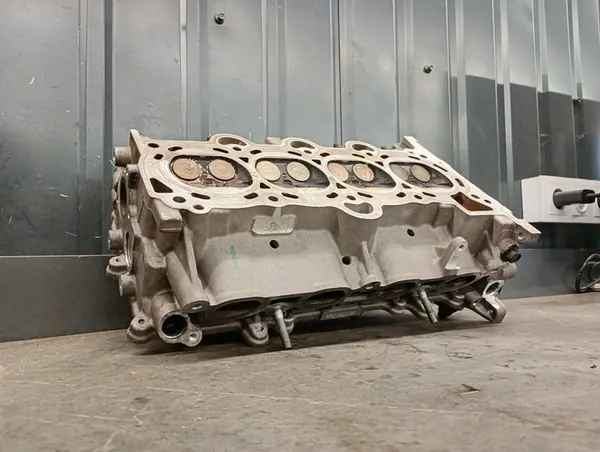 Cylinder Head Kia Venga Hyundai ix20 1.4 16V OEM 24100-2B110 image 9