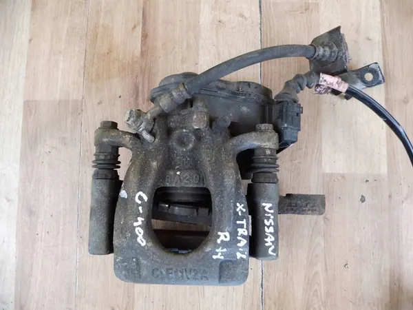 Nissan Leaf II (ZE1) 2018 Rechte Hintere Bremssattel OEM image 2