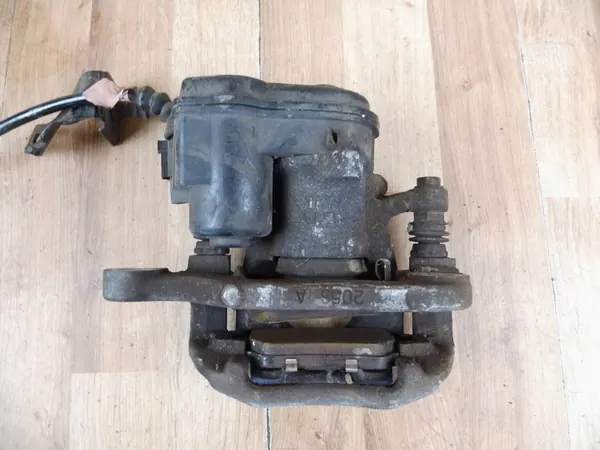 Nissan Leaf II (ZE1) 2018 Rechte Hintere Bremssattel OEM image 3