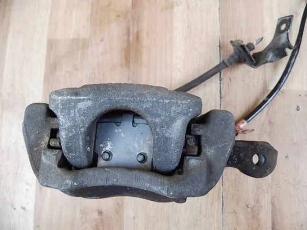 Nissan Leaf II (ZE1) 2018 Rechte Hintere Bremssattel OEM image 4