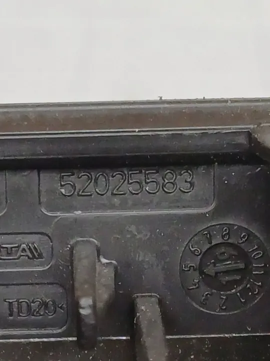 Fiat 500 Lift sulakekotikansi OEM 52025583 image 4
