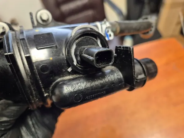 Carcasa de termostato Mercedes Clase A W177 1.3 A2822030175 image 3