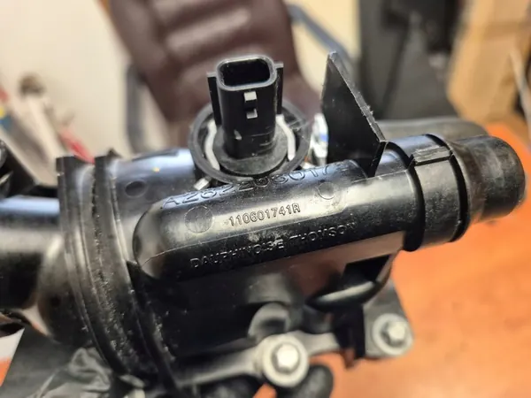 Carcasa de termostato Mercedes Clase A W177 1.3 A2822030175 image 4