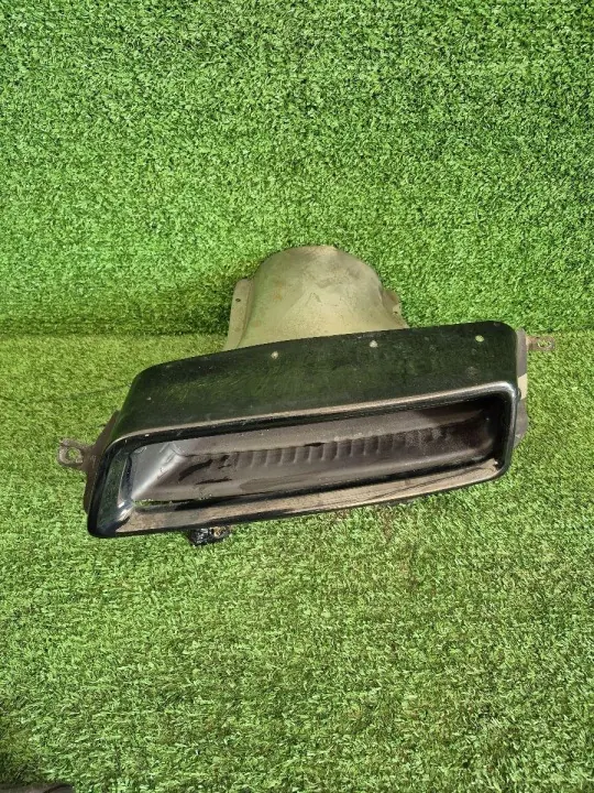 Linker uitlaatpunt OEM 84817175 Cadillac Escalade 21-24 image 3