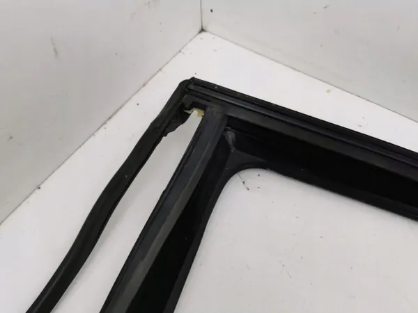 Joint de vitre porte arrière gauche Jeep Cherokee 2015 OEM AMD138657 image 4