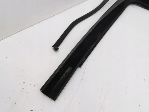 Joint de vitre porte arrière gauche Jeep Cherokee 2015 OEM AMD138657 image 5