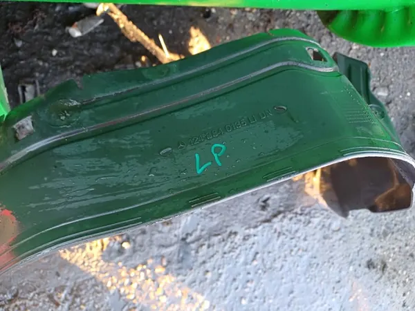 Mercedes W124 voor linker spatbord OEM MERCEDES E W124 4MATIC 84- image 3