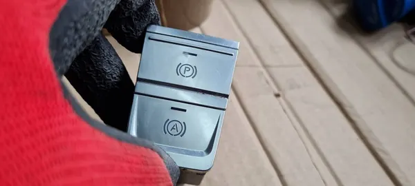 Audi Handbremsknopf 4K0927225B image 2