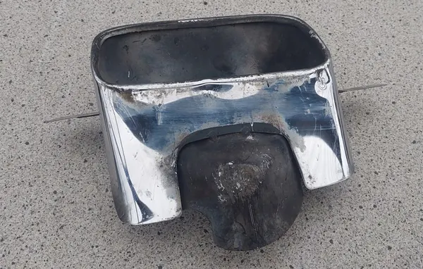 DODGE CHALLENGER 3.6 Ponteira de Escape Direita Cromada OEM image 3