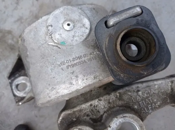 Moottorin kiinnitys Fiat Doblo II 1.6 2.0 MJet image 2