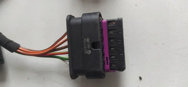 VW Audi Stecker 4F0973706 image 2