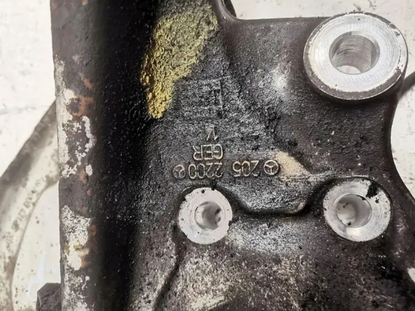 Mercedes-Benz C W205 rechter draaipunt OEM 2052200 image 3