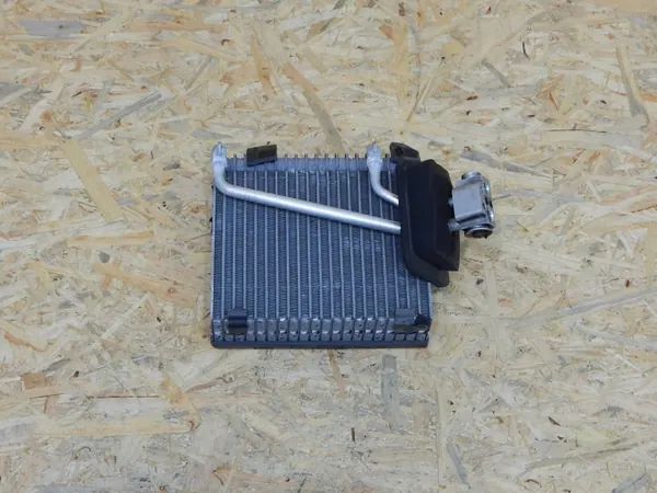 VW T5 ilmastointi höyrystin OEM 7H1820101C image 2