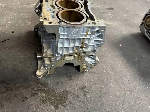 Bloc Moteur Audi OEM 04E103023CB pour A3 8V 1.4 image 4