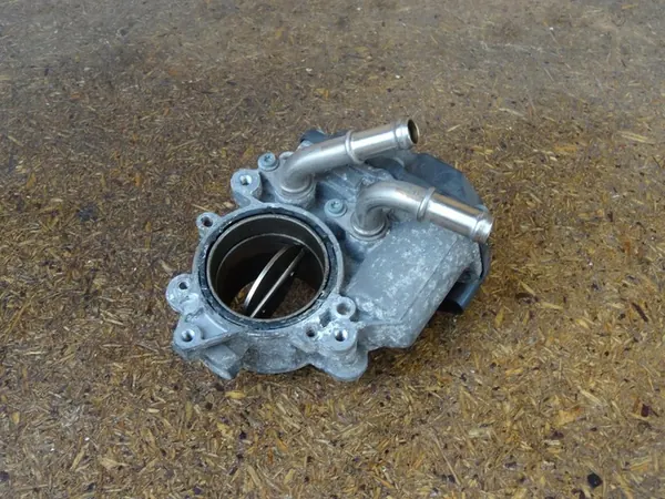 Corpo de borboleta AUDI A3 8V GOLF VII LEON III 2.0 TDI 04L128063H image 3