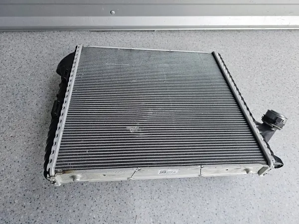 Porsche 911 992 GT3 GT4 Rechter Waterkoeler OEM image 3