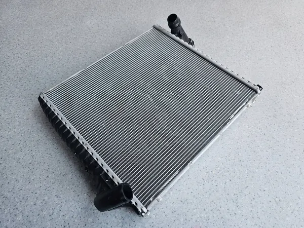 Porsche 911 992 GT3 GT4 Rechter Waterkoeler OEM image 4