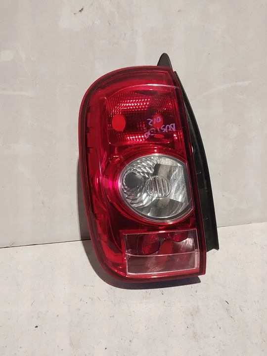 Dacia Duster I Lámpara Trasera Izquierda Europa image 2