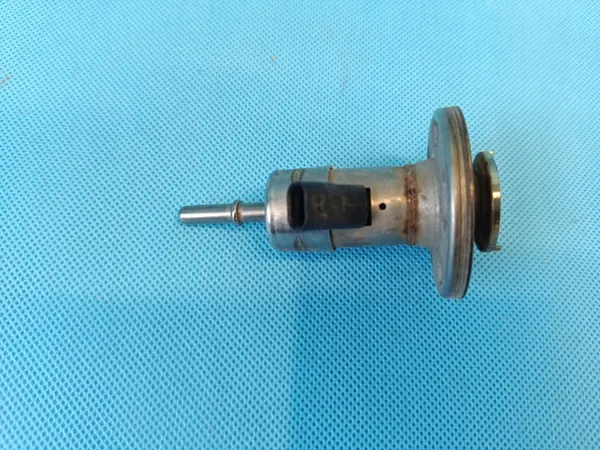Inyector AdBlue OEM 05L131113R para Skoda Superb 3 image 5