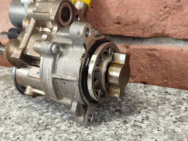 Brandstofinjectiepomp 7613933 BMW N53 N54 N55 2.5i 3.0i image 8