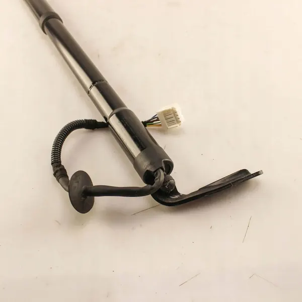 Nissan X-Trail T32 2016 Vänster Baklucka Dämpare OEM image 3