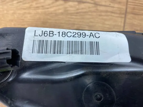 Cadre de grille d'aération OEM LJ6B18C299AC Ford Escape image 9