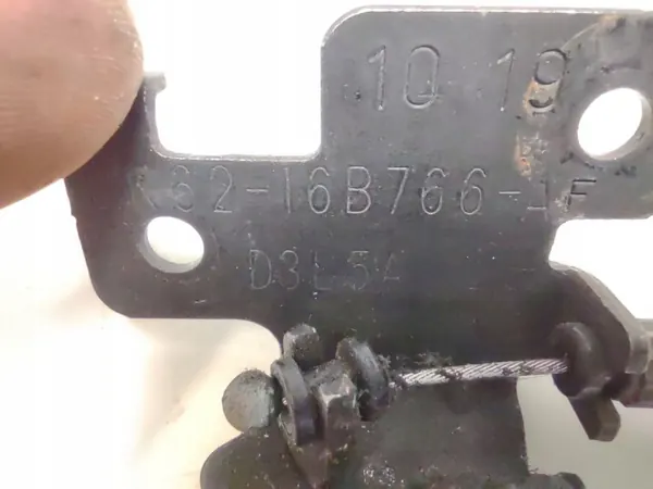 Rechter Motorhaubenverriegelungshaken OEM LR122949 Range Rover image 3